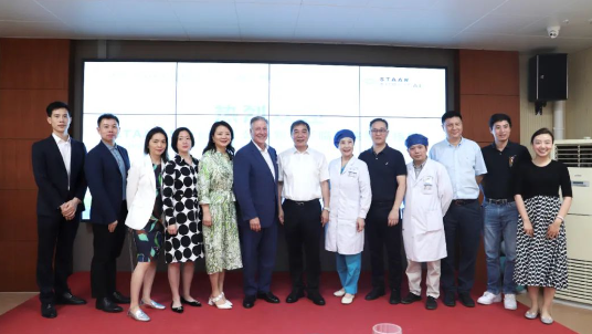 STAAR公司全球CEO跨越上万公里，与8868体育网站登录入口携手迈向“ICL手术”新时代1.png