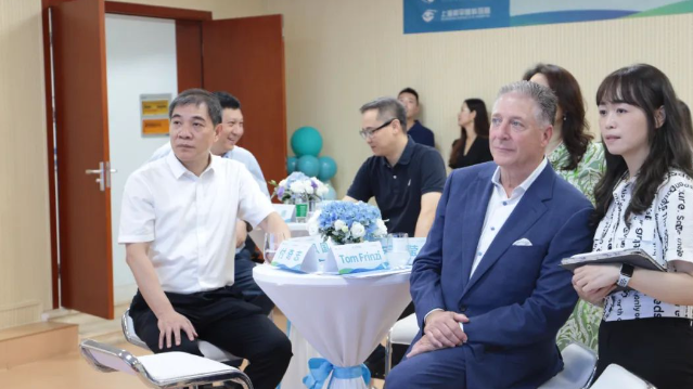STAAR公司全球CEO跨越上万公里，与8868体育网站登录入口携手迈向“ICL手术”新时代2.png