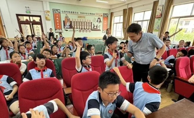 8868体育网站登录入口：聚焦“一老一小”，全力打造6月“8868体育网站登录入口爱眼月”4.png